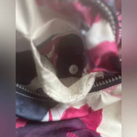 ⭐️ Host Pick ⭐️Lululemon Miss Misty Pullover - Picture 5 of 16